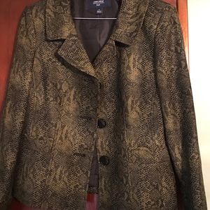 Sale!!❤️ Adorable Jones New York suit top, size 6.